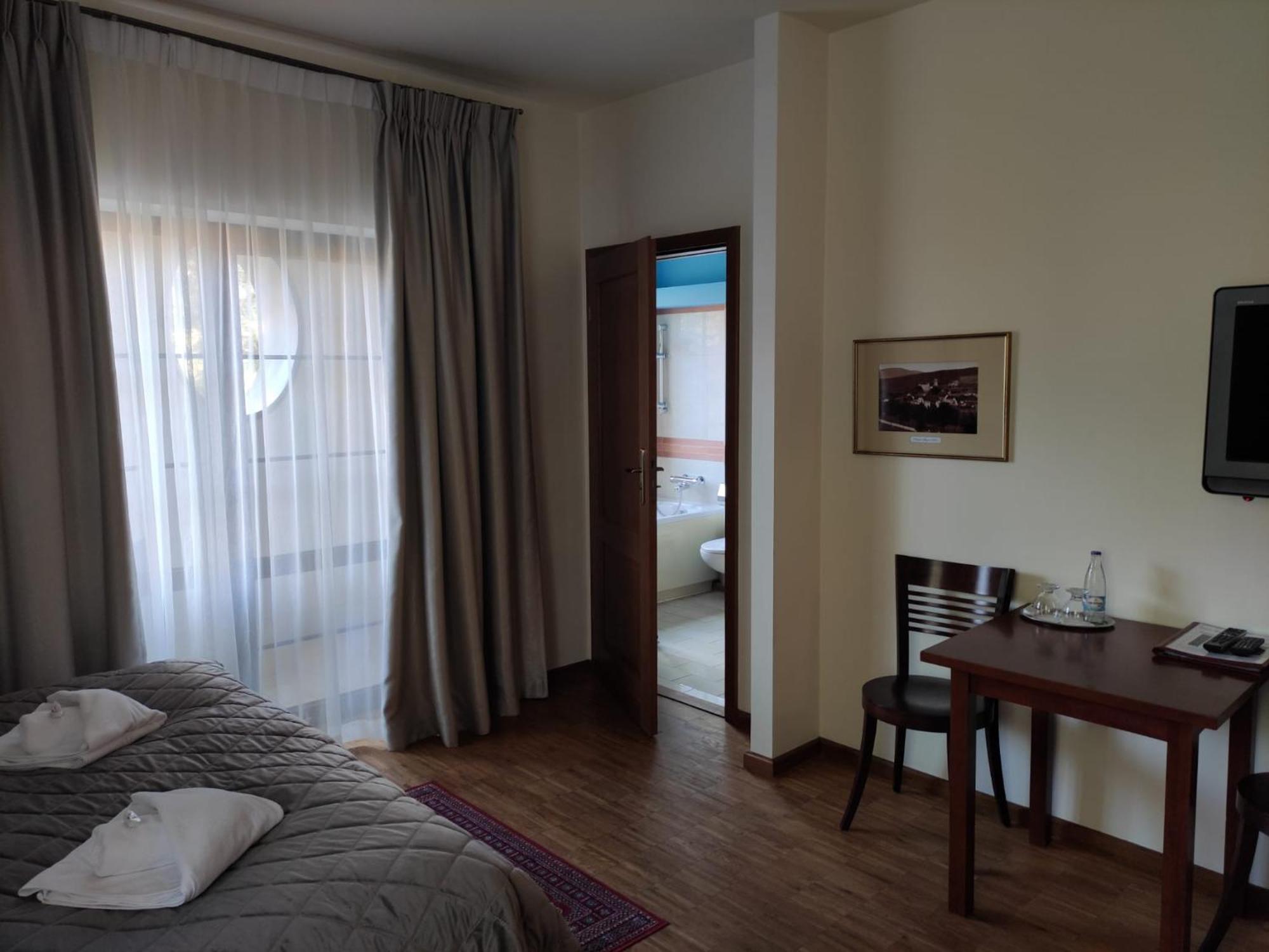 Jasny Dwor Hotel Polanica-Zdrój Buitenkant foto