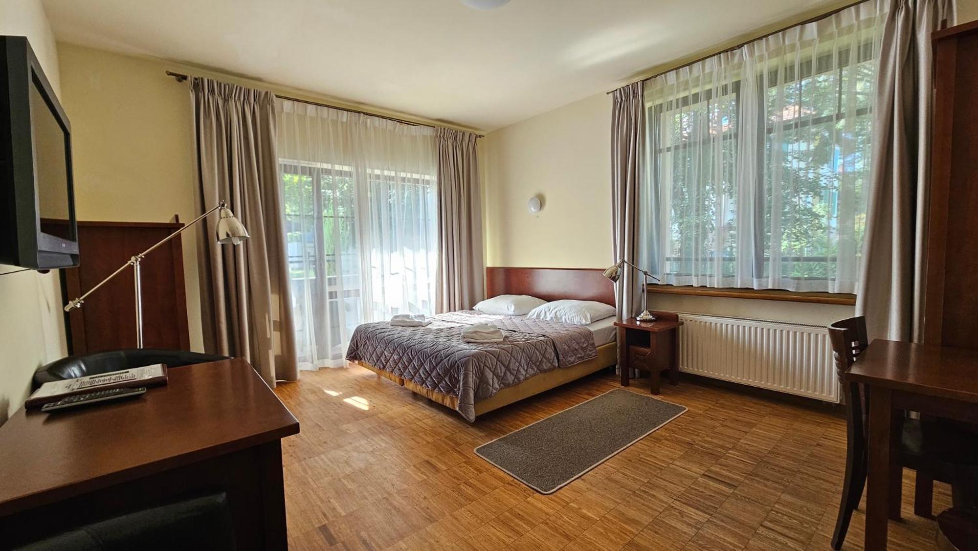 Jasny Dwor Hotel Polanica-Zdrój Buitenkant foto