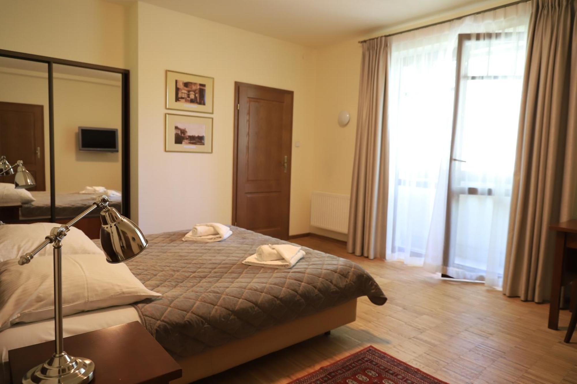 Jasny Dwor Hotel Polanica-Zdrój Buitenkant foto